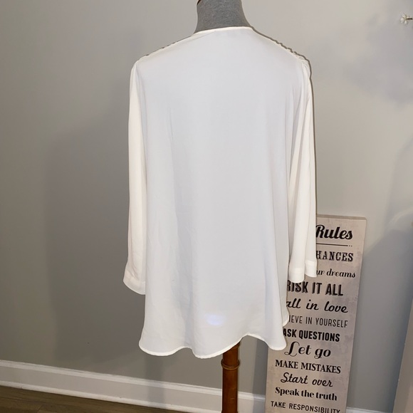 Banana Republic Sheer Ivory - Picture 4 of 5